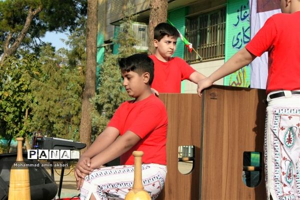 آیین نواختن زنگ تحرک مدارس در ناحیه یک ری‌