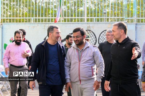 آیین نواختن زنگ تحرک مدارس در ناحیه یک ری‌