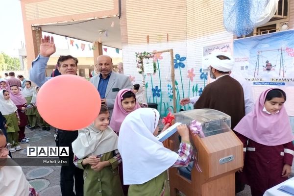 نواختن زنگ جشن عاطفه‌ها در مدارس بهبهان