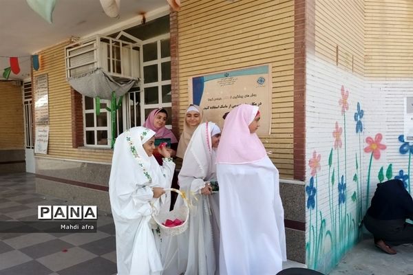 نواختن زنگ جشن عاطفه‌ها در مدارس بهبهان