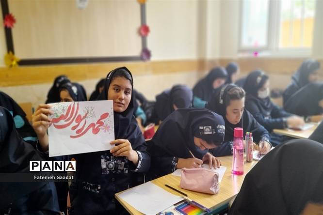 برپایی نمایشگاه آثار خوشنویسی دانشآموزان از القاب حضرت محمد(ص)