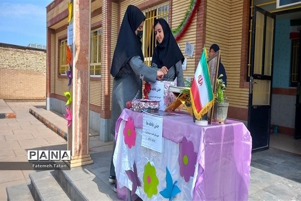 جشن عاطفه‌ها در مدارس شهرستان بام و صفی آباد