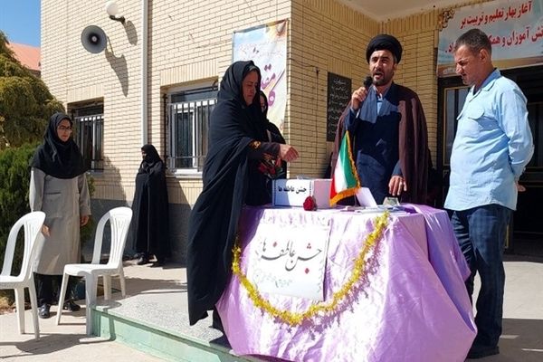 جشن عاطفه‌ها در مدارس شهرستان بام و صفی آباد