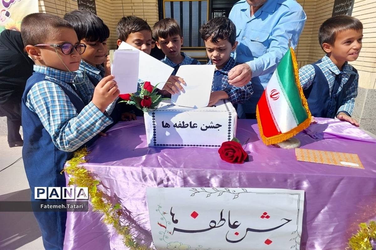 جشن عاطفه‌ها در مدارس شهرستان بام و صفی آباد