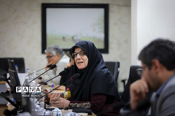 نشست نقد و بررسی نقش سواد رسانه‌ای در کاهش آسیب‌های اجتماعی دانش‌آموزان
