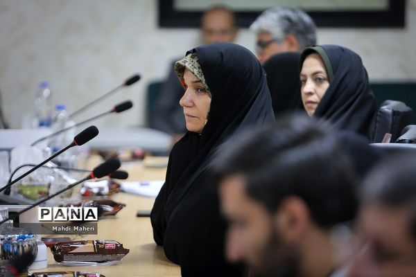 نشست نقد و بررسی نقش سواد رسانه‌ای در کاهش آسیب‌های اجتماعی دانش‌آموزان
