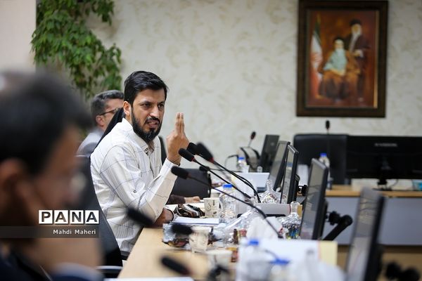 نشست نقد و بررسی نقش سواد رسانه‌ای در کاهش آسیب‌های اجتماعی دانش‌آموزان