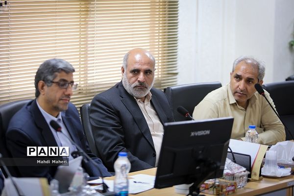 نشست نقد و بررسی نقش سواد رسانه‌ای در کاهش آسیب‌های اجتماعی دانش‌آموزان