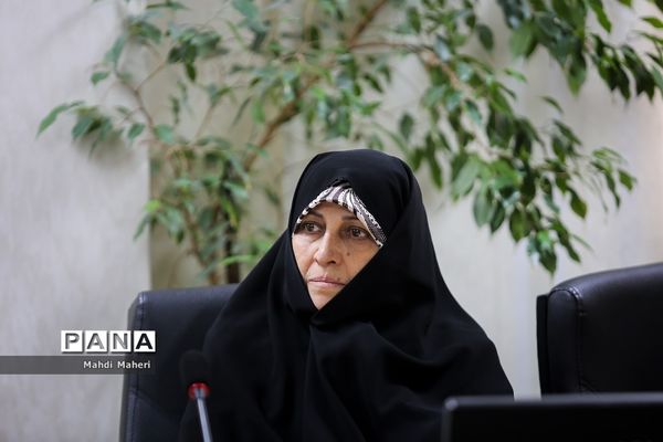 نشست نقد و بررسی نقش سواد رسانه‌ای در کاهش آسیب‌های اجتماعی دانش‌آموزان