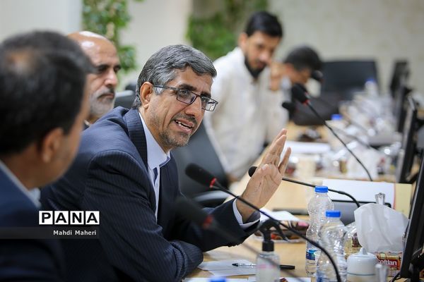 نشست نقد و بررسی نقش سواد رسانه‌ای در کاهش آسیب‌های اجتماعی دانش‌آموزان