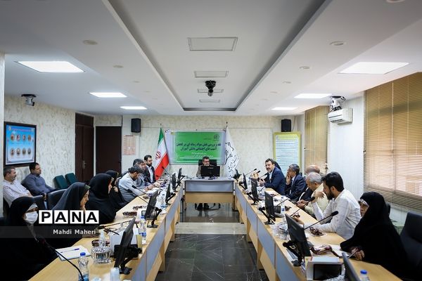 نشست نقد و بررسی نقش سواد رسانه‌ای در کاهش آسیب‌های اجتماعی دانش‌آموزان
