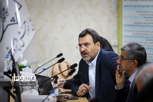 نشست نقد و بررسی نقش سواد رسانه‌ای در کاهش آسیب‌های اجتماعی دانش‌آموزان