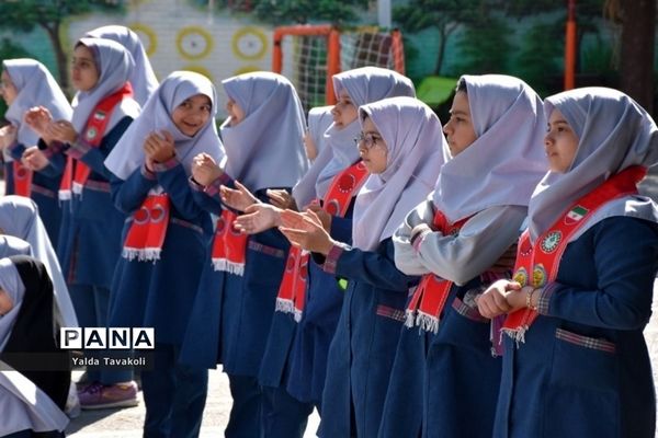 جشن عاطفه‌ها در دبستان تربیت آموزش و پرورش ناحیه یک مشهد مقدس