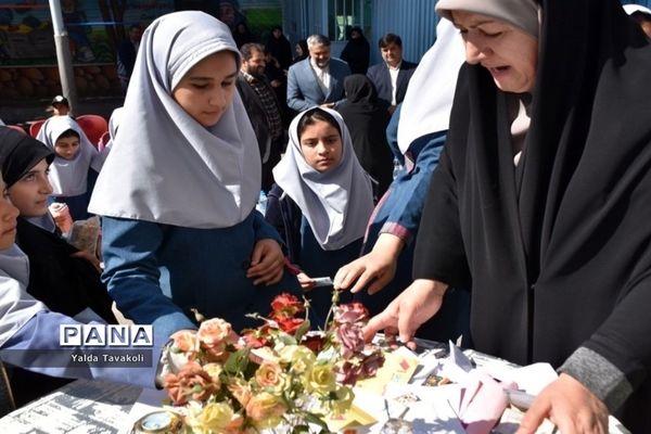 جشن عاطفه‌ها در دبستان تربیت آموزش و پرورش ناحیه یک مشهد مقدس