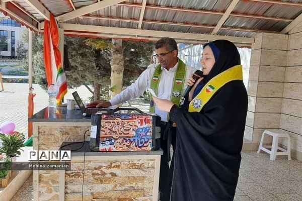 جشن مهر عاطفه‌ها با حضور فرزند شهید در دبیرستان شاهد شهید حمامی