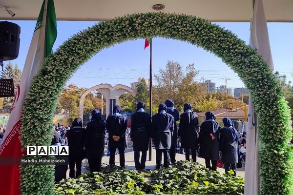 برگزاری جشن هفته وحدت و میلاد با سعادت حضرت محمد و امام جعفر صادق در دبیرستان آرمینه مصلی نژاد