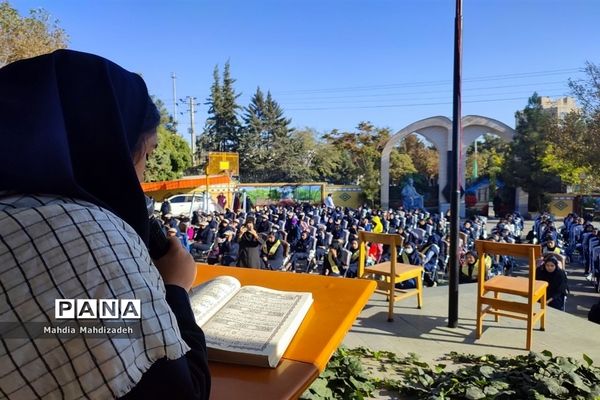 برگزاری جشن هفته وحدت و میلاد با سعادت حضرت محمد و امام جعفر صادق در دبیرستان آرمینه مصلی نژاد