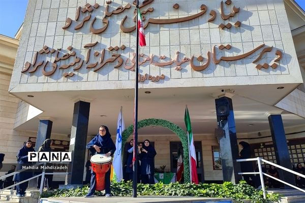 برگزاری جشن هفته وحدت و میلاد با سعادت حضرت محمد و امام جعفر صادق در دبیرستان آرمینه مصلی نژاد