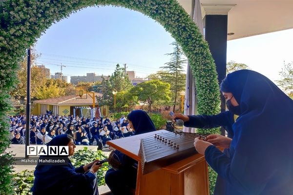 برگزاری جشن هفته وحدت و میلاد با سعادت حضرت محمد و امام جعفر صادق در دبیرستان آرمینه مصلی نژاد