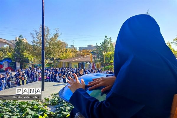 برگزاری جشن هفته وحدت و میلاد با سعادت حضرت محمد و امام جعفر صادق در دبیرستان آرمینه مصلی نژاد