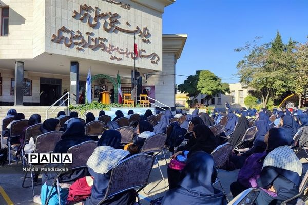 برگزاری جشن هفته وحدت و میلاد با سعادت حضرت محمد و امام جعفر صادق در دبیرستان آرمینه مصلی نژاد