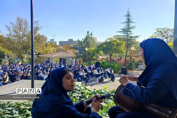 برگزاری جشن هفته وحدت و میلاد با سعادت حضرت محمد و امام جعفر صادق در دبیرستان آرمینه مصلی نژاد