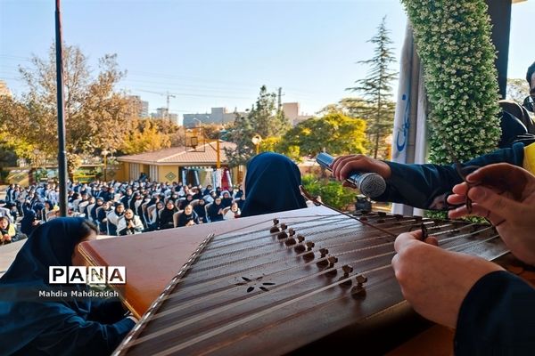 برگزاری جشن هفته وحدت و میلاد با سعادت حضرت محمد و امام جعفر صادق در دبیرستان آرمینه مصلی نژاد