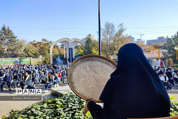 برگزاری جشن هفته وحدت و میلاد با سعادت حضرت محمد و امام جعفر صادق در دبیرستان آرمینه مصلی نژاد