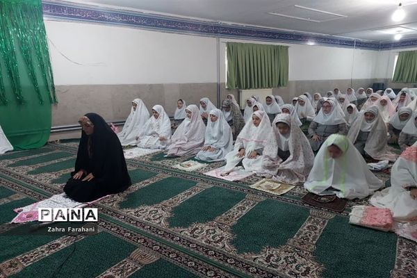 جشن نماز دانش‌آموزان آموزشگاه الله‌اکبر اسلامشهر