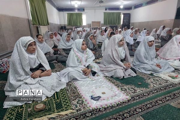 جشن نماز دانش‌آموزان آموزشگاه الله‌اکبر اسلامشهر