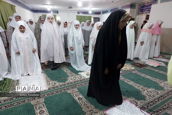 جشن نماز دانش‌آموزان آموزشگاه الله‌اکبر اسلامشهر