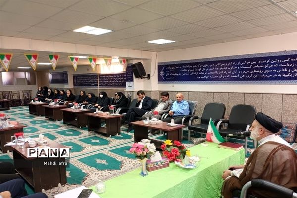 نشست جهاد تبیین مدیران مدارس غیر دولتی با امام جمعه بهبهان