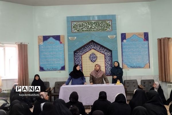 برگزاری جلسه انجمن اولیا در نمازخانه هنرستان حافظ