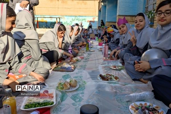 برپایی سفره صبحانه سلامت به‌مناسبت هفته وحدت در شیراز