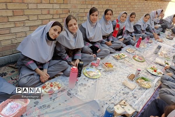 برپایی سفره صبحانه سلامت به‌مناسبت هفته وحدت در شیراز
