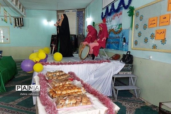 مراسم ولادت پیامبر(ص) در دبیرستان دخترانه حجاب ناحیه‌ یک شهرری