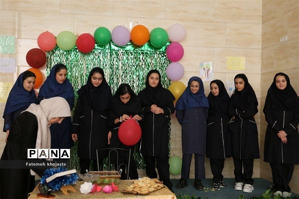 جشن میلاد پیامبر اکرم (ص) در مدرسه ندای‌زهرا شهرستان‌قرچک
