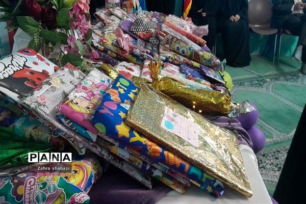 مراسم جشن عاطفه‌ها در مدرسه شاهد شهید‌اندرزگو ناحیه ۵ استان اصفهان