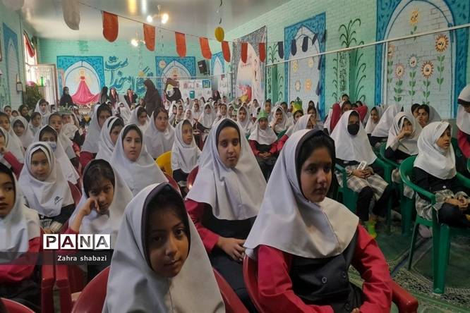 مراسم جشن عاطفهها در مدرسه شاهد شهیداندرزگو ناحیه ۵ استان اصفهان