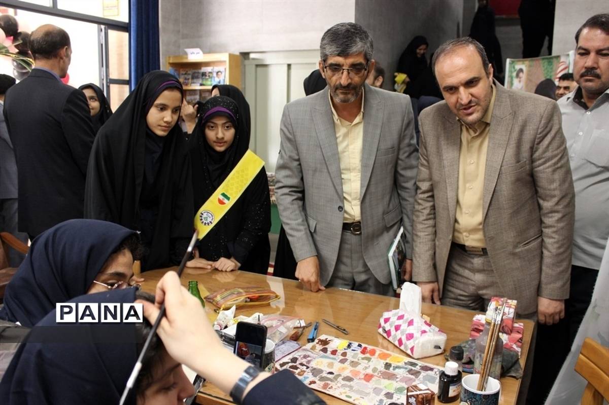 مراسم استانی جشن عاطفه‌ها در مدرسه بانو همایونی ناحیه یک اصفهان