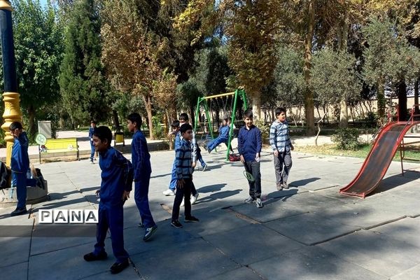 سومین اردوی یکروزه دهه هشتادی‌ها در بوستان ۱۵ خرداد شهرستان ورامین