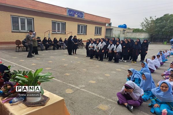 دیدار خیر مدرسه‌ساز از دبستان سیاح مقدم شهرستان رباط کریم