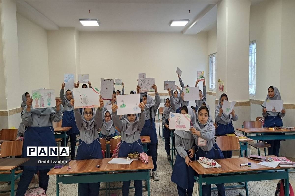 نقاشی همگانی با موضوع ایثار و شهادت در آموزشگاه‌های ابتدایی خراسان شمالی