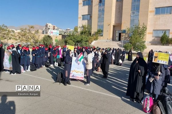 بدرقه دختران منطقه ۵ برای اعزام به اردوی راهیان نور غرب کشور