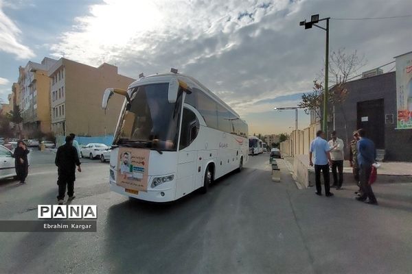 بدرقه دختران منطقه ۵ برای اعزام به اردوی راهیان نور غرب کشور