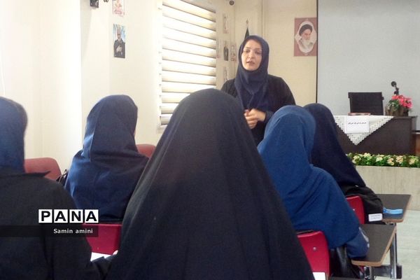 طرح هر مدرسه یک خبرنگار در آموزش و پرورش رودهن