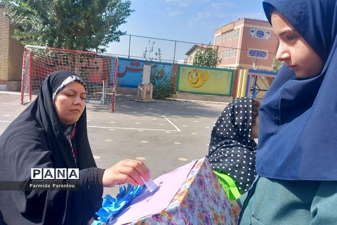برگزاری انتخابات اولیا و مربیان بهارستان۲ در دبستان ابتکار