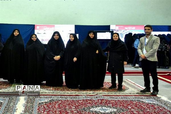 بازدید از نمایشگاه تخصصی دستاوردهای صنعت هسته‌ای کشور