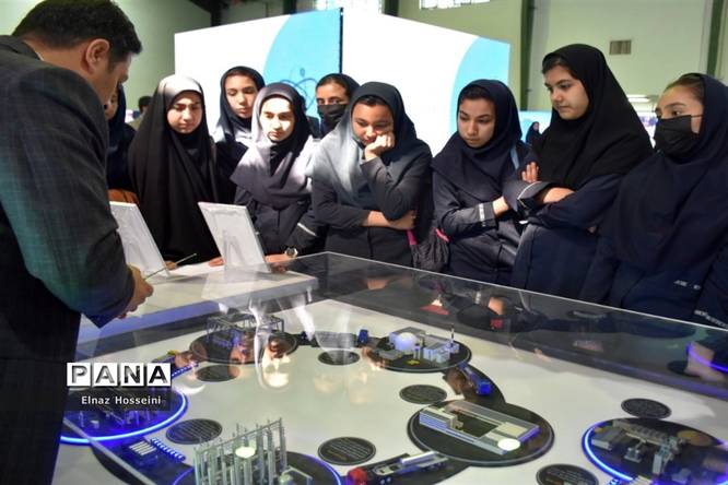 بازدید از نمایشگاه تخصصی دستاوردهای صنعت هستهای کشور