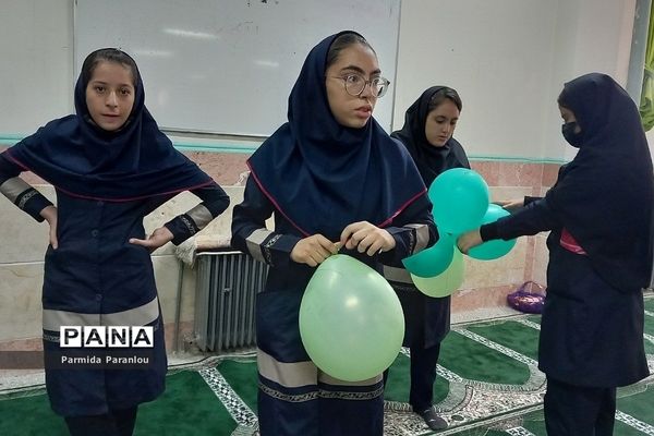 جشن هفته وحدت در دبیرستان نشاط ناحیه ۲ بهارستان‌